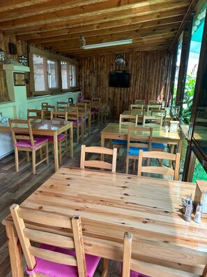 包含每日自助早餐