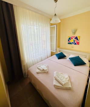 Economy kamer | Een minibar, geluiddichte muren, gratis wifi, beddengoed