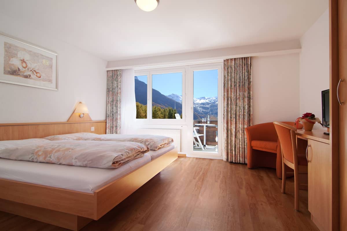 Double Room, Balcony | 1 bedroom, premium bedding, in-room safe, desk