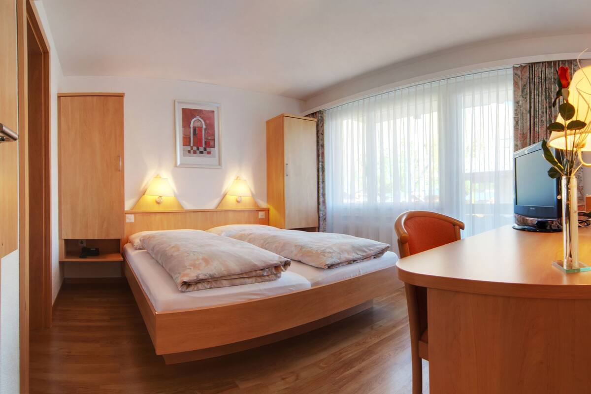 Basic Double Room, Balcony | 1 bedroom, premium bedding, in-room safe, desk