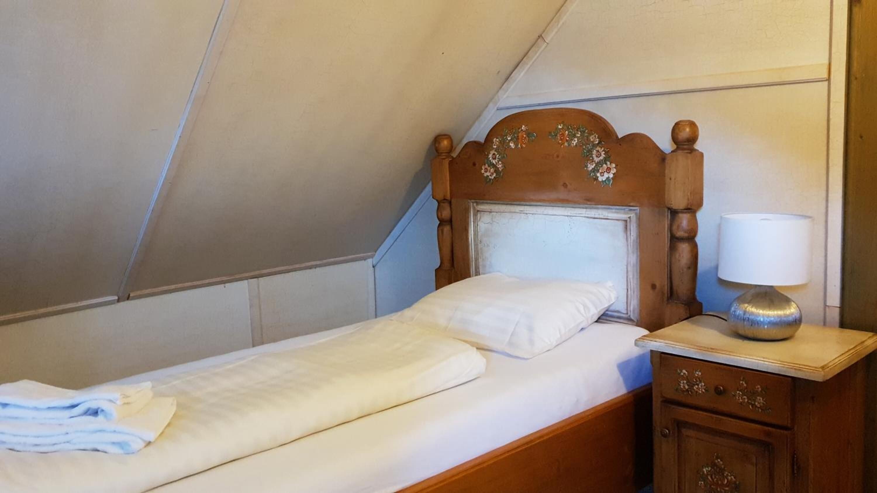 in-room safe, desk, free wifi