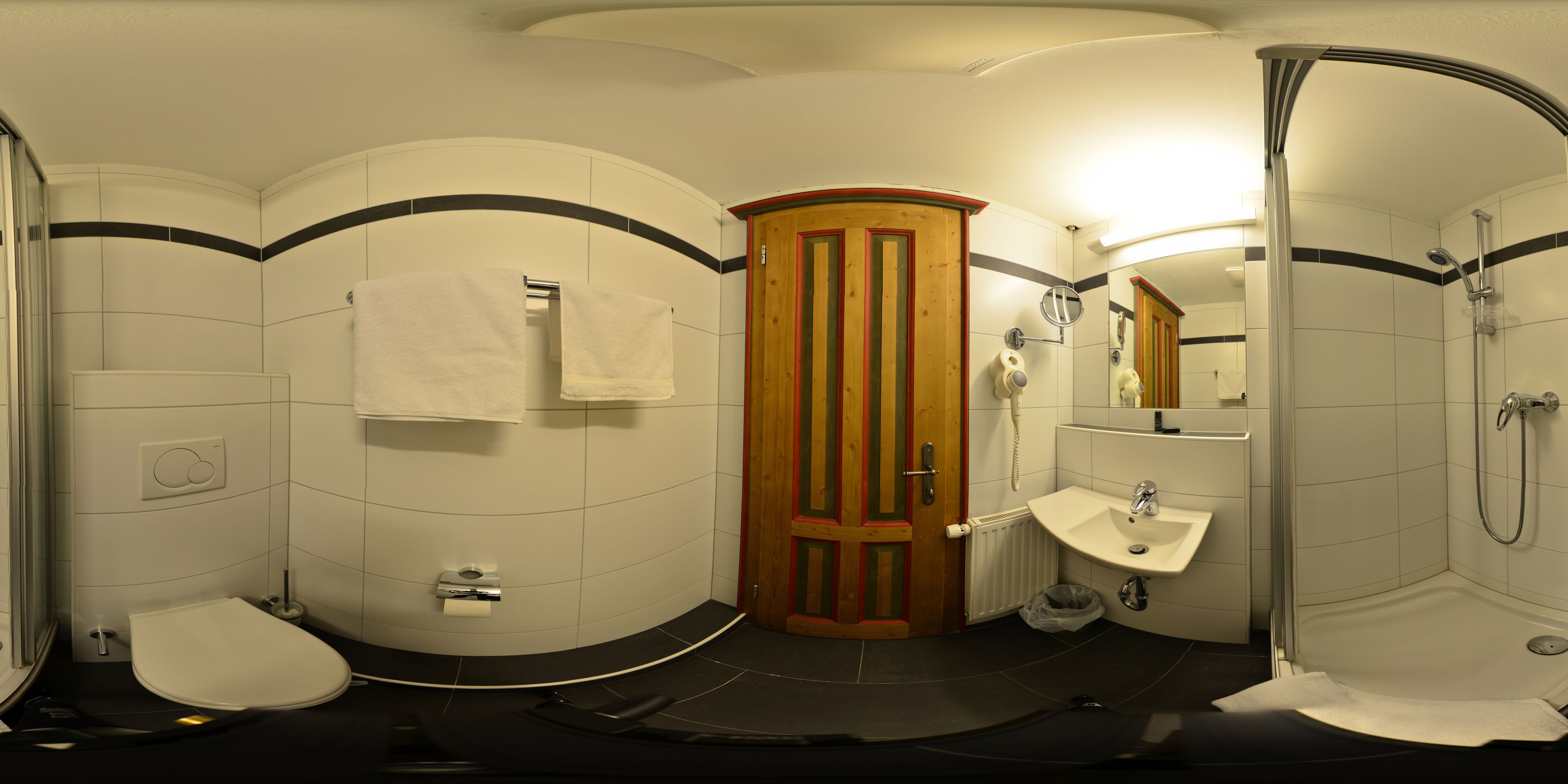 standard double room | bathroom | shower, free toiletries, hair dryer