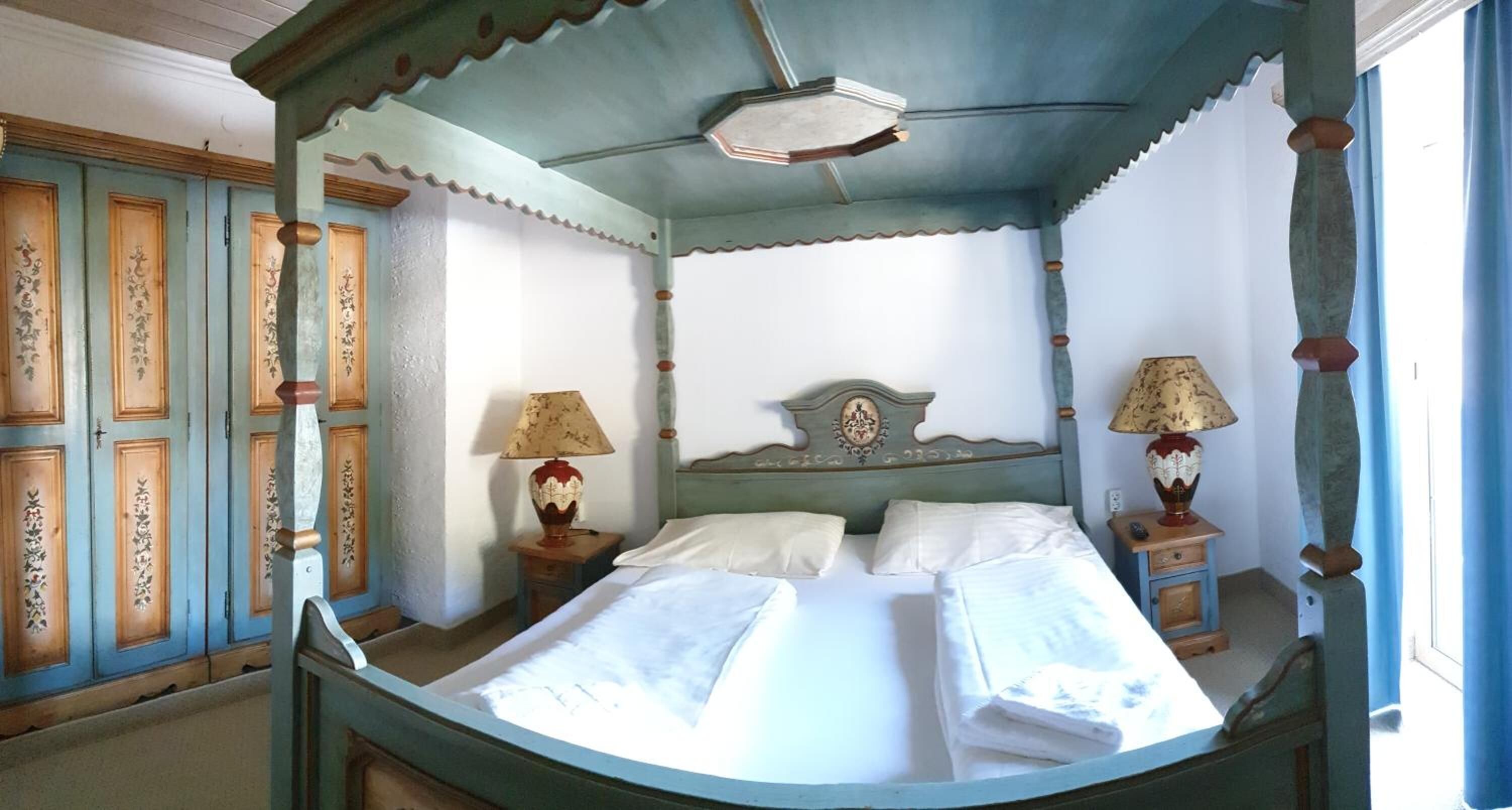 in-room safe, desk, free wifi