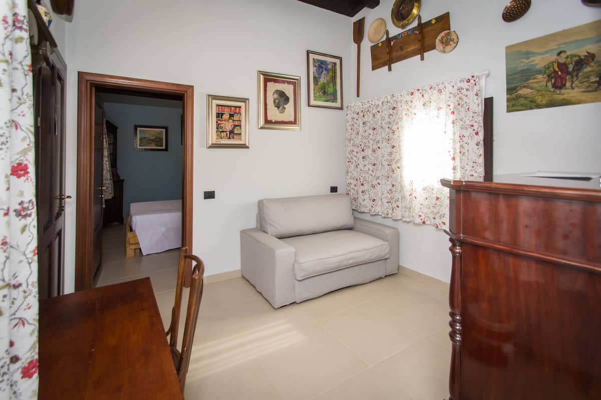 1 bedroom, hypo-allergenic bedding, minibar, individually furnished
