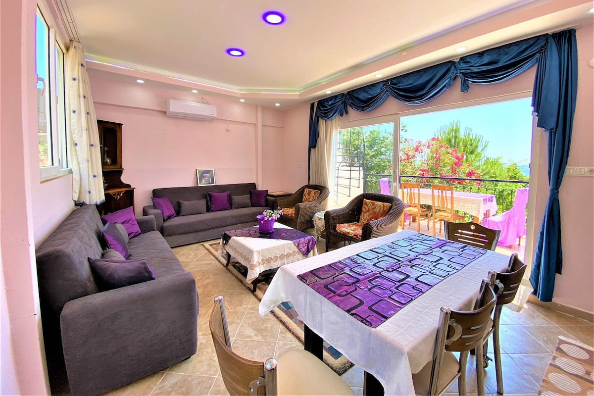 2 bedrooms, premium bedding, individually decorated