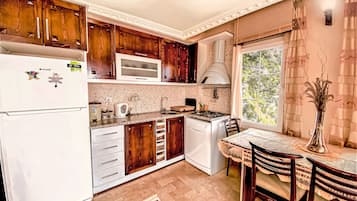 Klasik Süit, 2 yatak odali, Amerikan mutfakli, Deniz Manzarali | 2 chambres, literie de qualité supérieure, décoration personnalisée