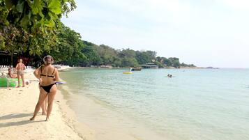 In StrandnĂ€he, StrandtĂŒcher, Strandbar