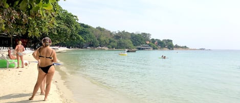 Pantai berhampiran, tuala pantai, bar pantai