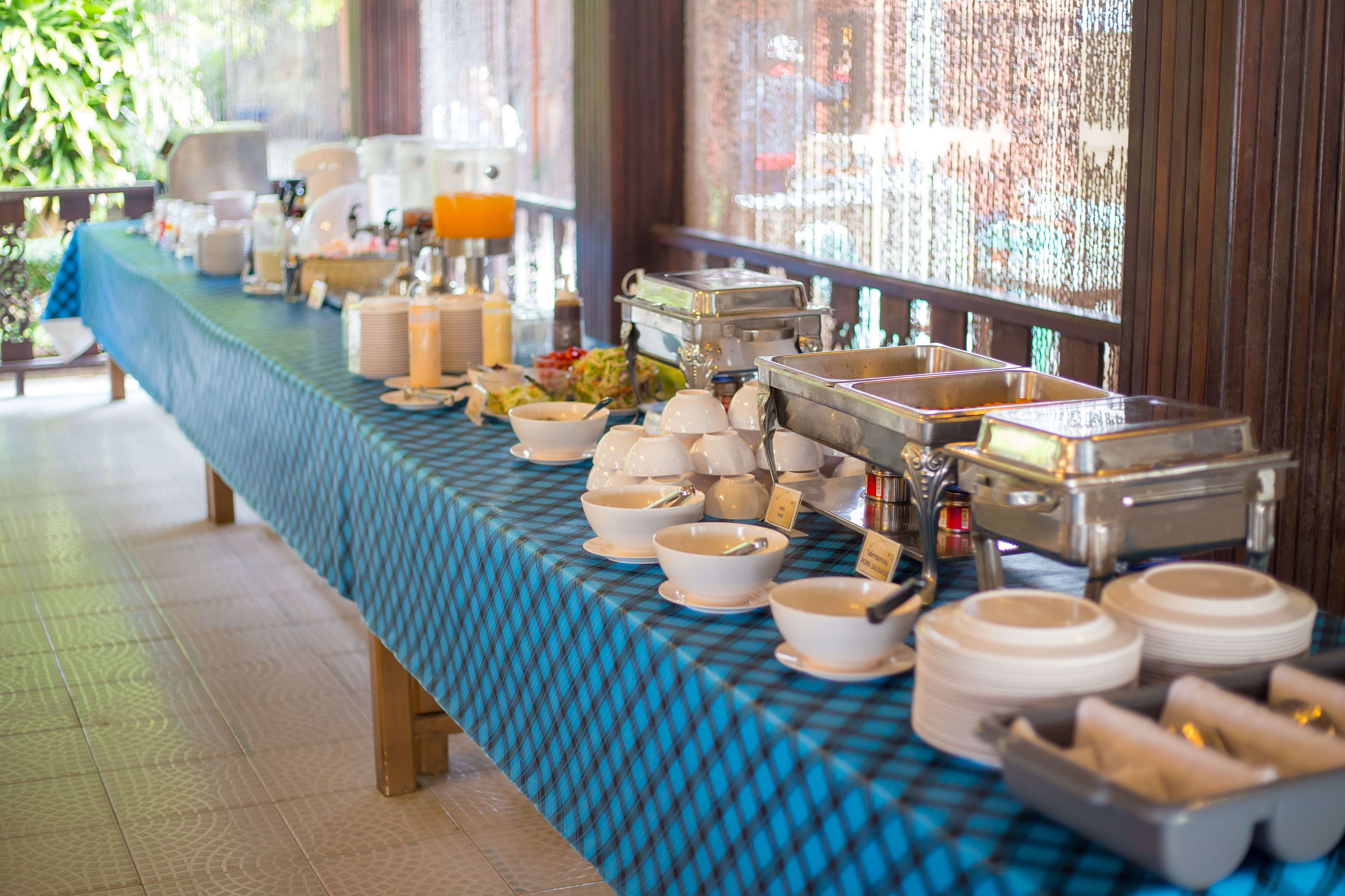 Daily buffet breakfast for a fee