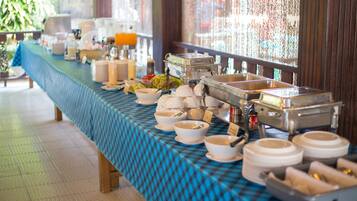 Daily buffet breakfast for a fee
