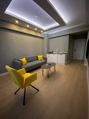 Deluxe Suite | Premium bedding, minibar, in-room safe, desk - Sun Suit Hotel (Izmir)