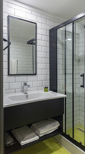 Standard Room, 1 Double Bed | Bathroom | Shower, free toiletries, hair dryer, slippers - Sun Suit Hotel (Izmir)