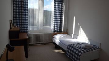 Chambre Simple, salle de bains attenante, vue jardin | Bureau, Wi-Fi gratuit