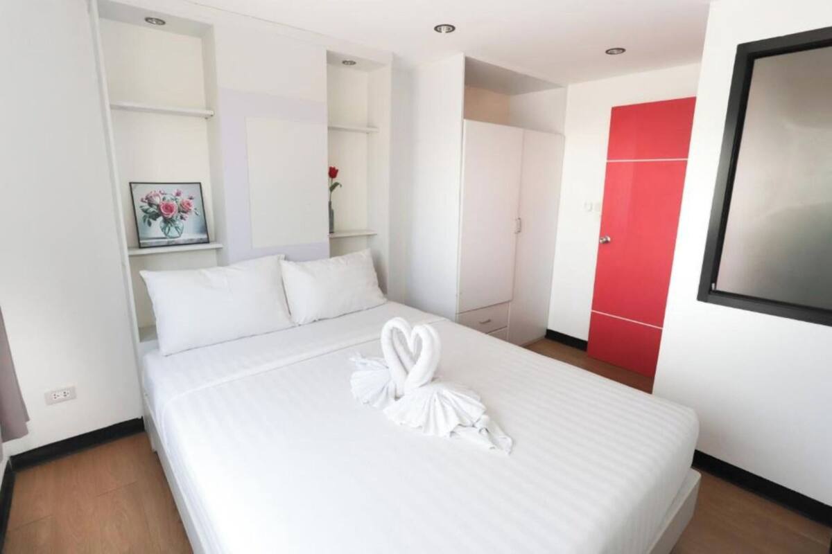Double Room | Desk, WiFi (free), bed sheets