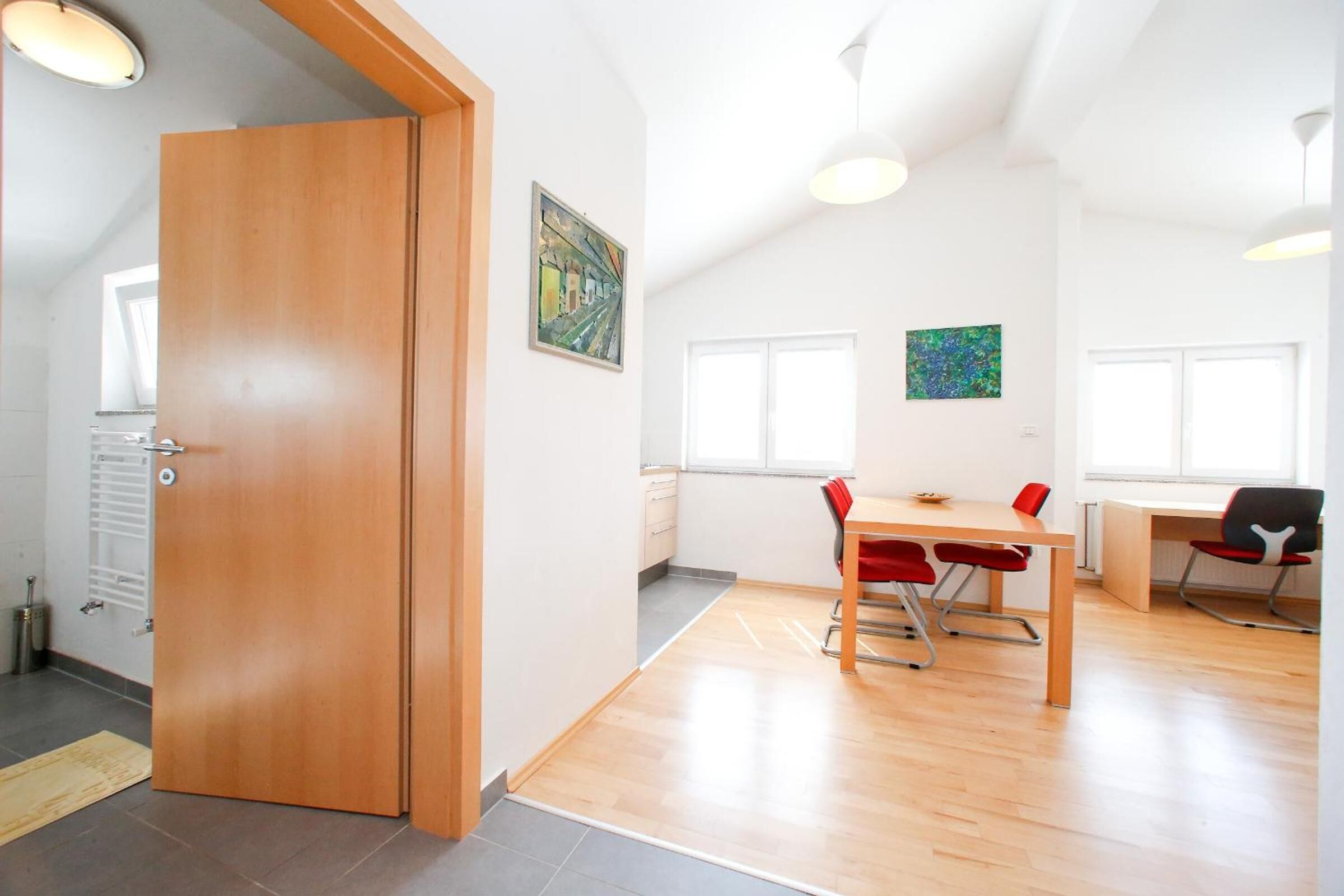 flat-screen tv, pay films