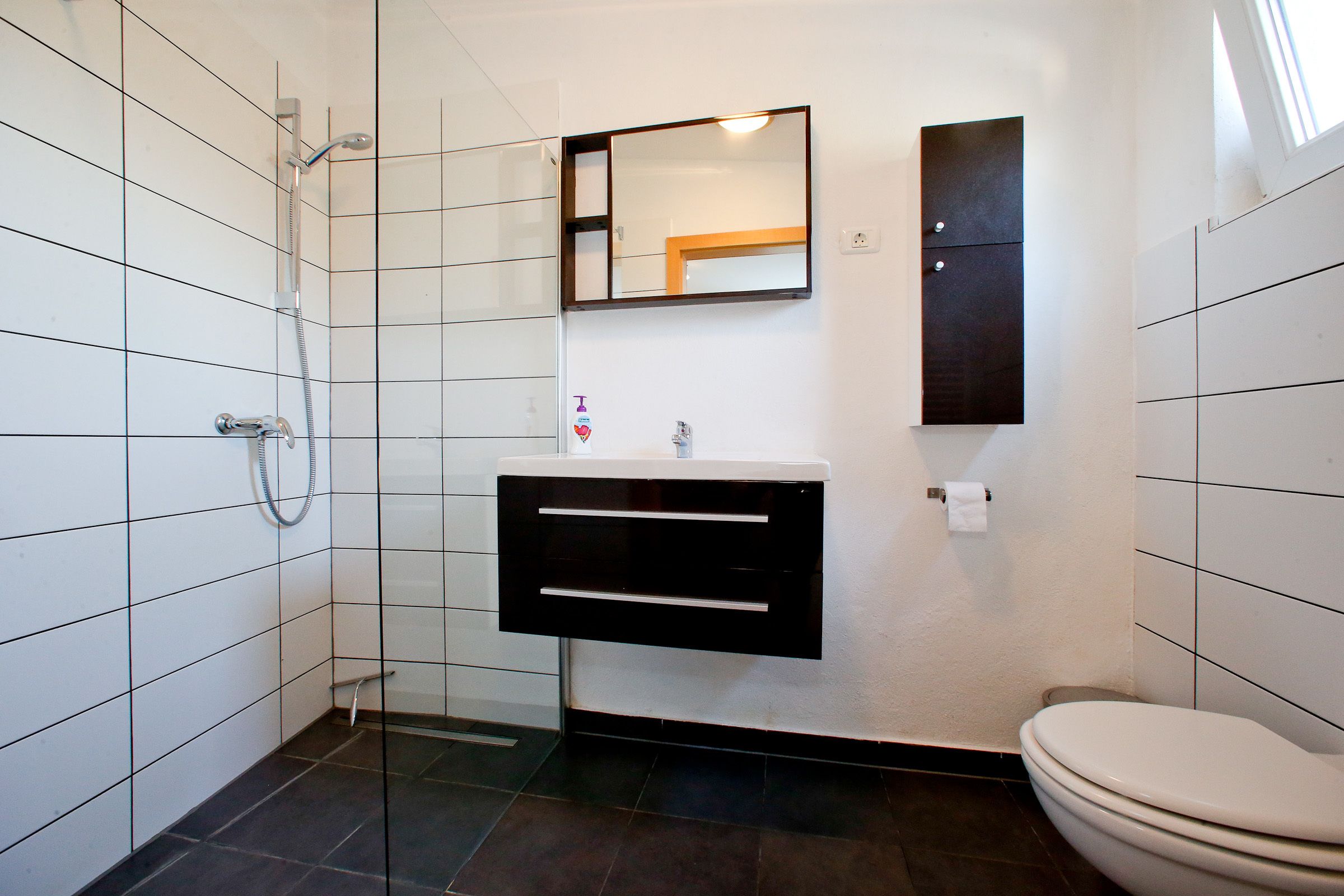 comfort studio suite, sea view | bathroom | shower, hair dryer, towels