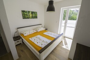 防音設備、アイロン / アイロン台、ベビーベッド (無料)、WiFi (無料)