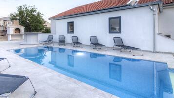 季節限定屋外プール