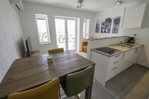 In-room dining - BC Eleven (Senj)