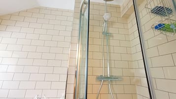 Single Room, Ground Floor (Small) | Bathroom | Towels