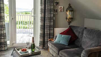 Apartment, 1 Bedroom, Balcony | Lounge
