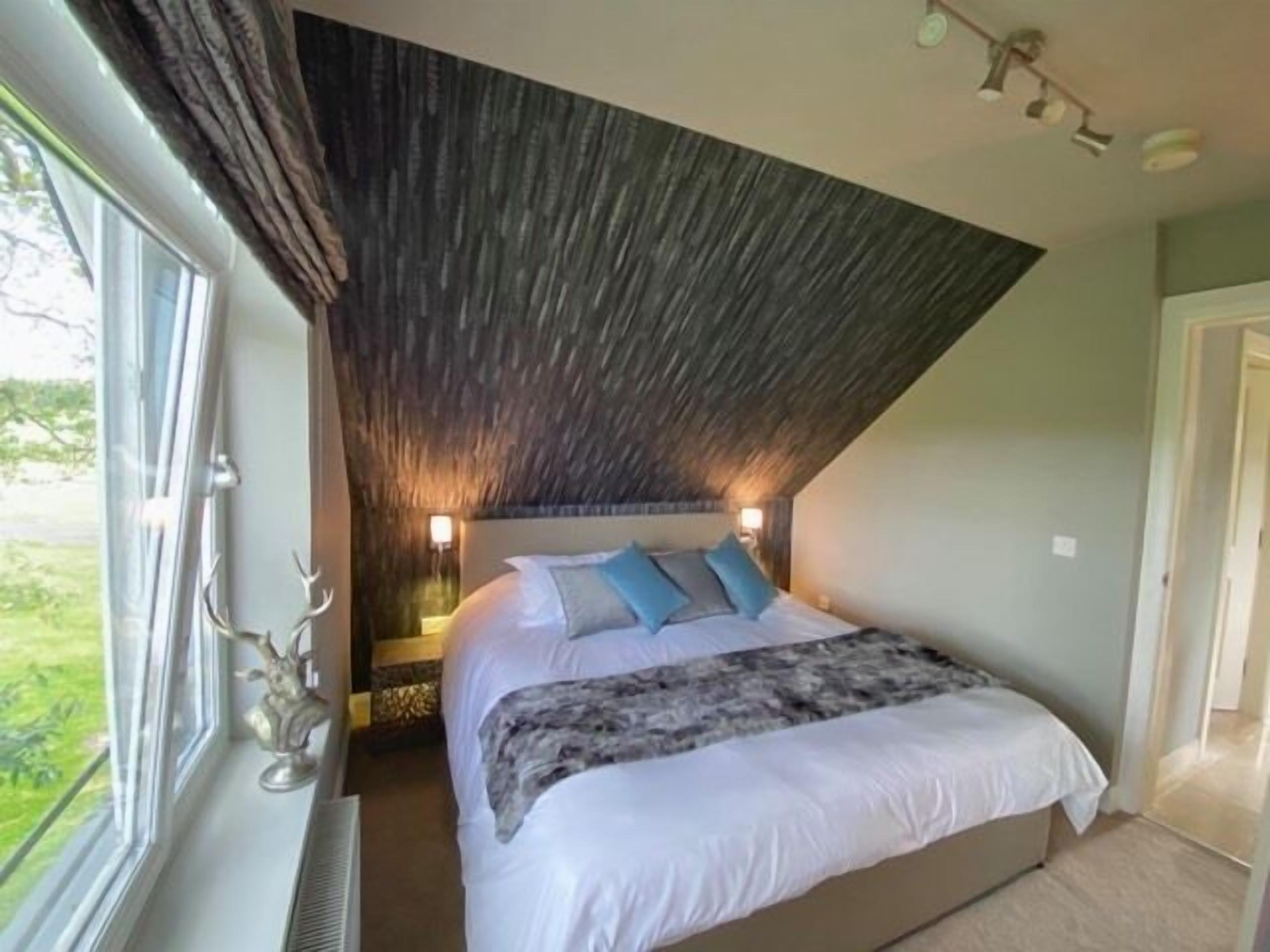 1 bedroom, blackout drapes, soundproofing, iron/ironing board