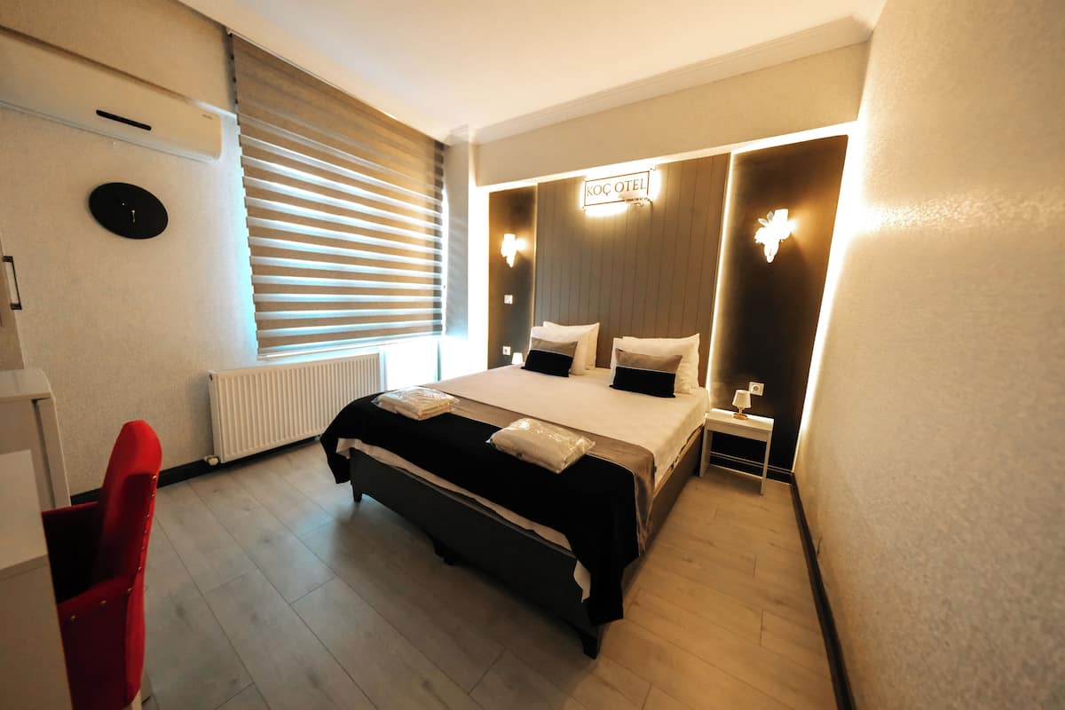standard double room, balcony | minibar, in-room safe, individually decorated, individually furnished