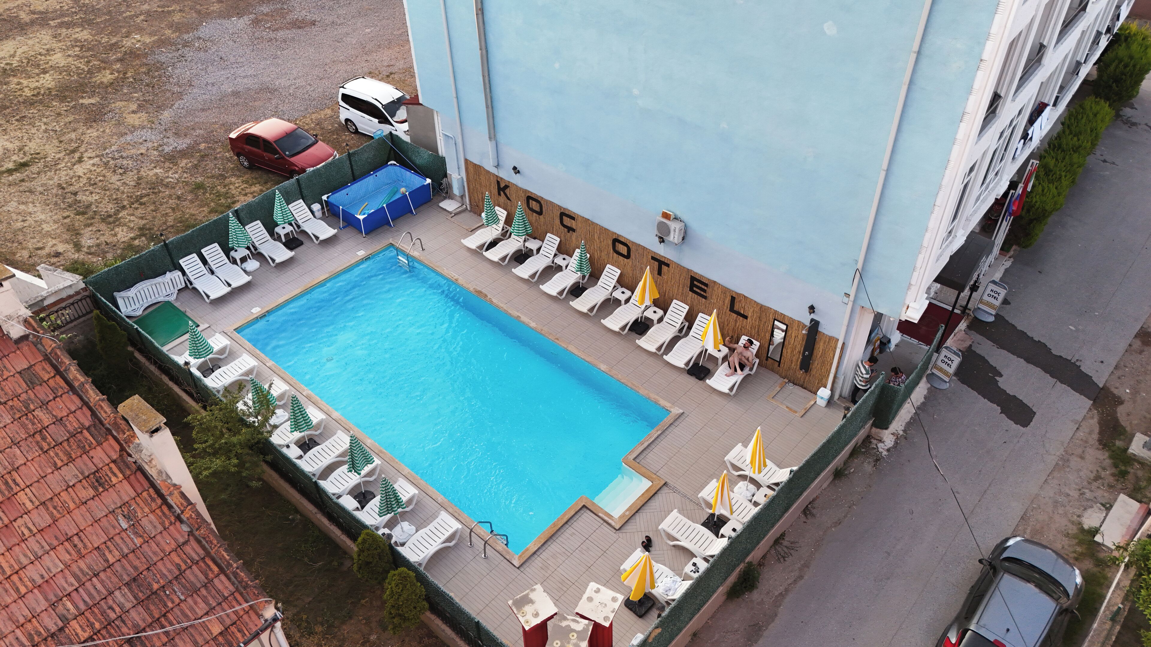 seasonal outdoor pool, open 10:00 am to 6:30 pm, pool umbrellas