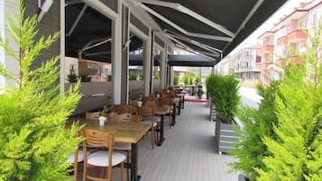 Habitación doble estándar, balcón | Terraza o patio