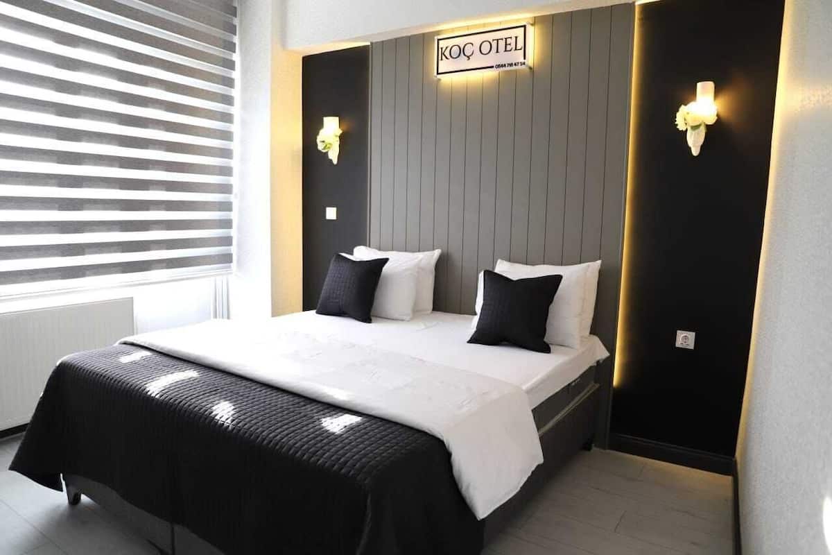 standard double room, balcony | minibar, in-room safe, individually decorated, individually furnished