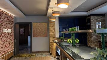 Breakfast, lunch and dinner served