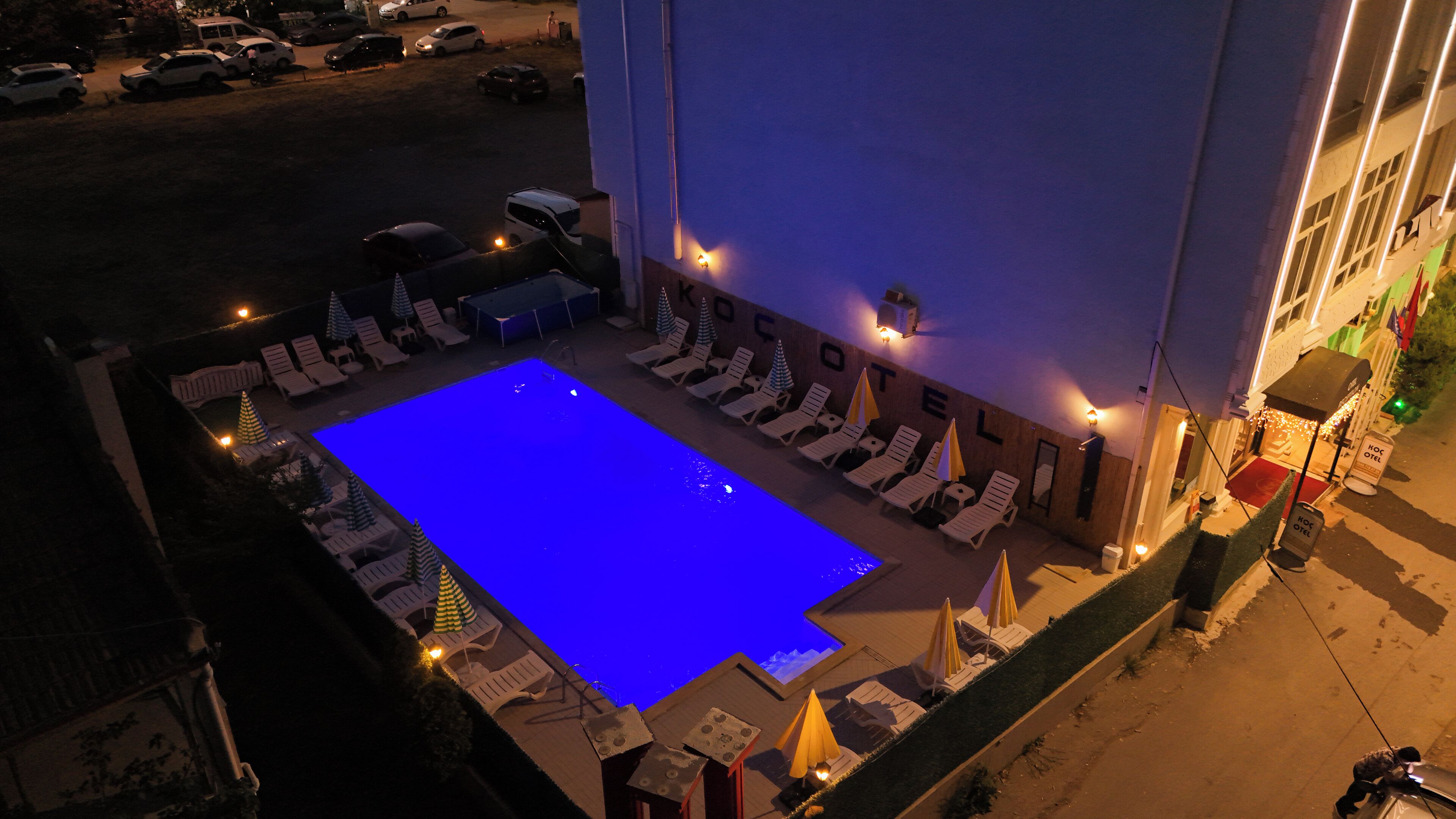 seasonal outdoor pool, open 10:00 am to 6:30 pm, pool umbrellas