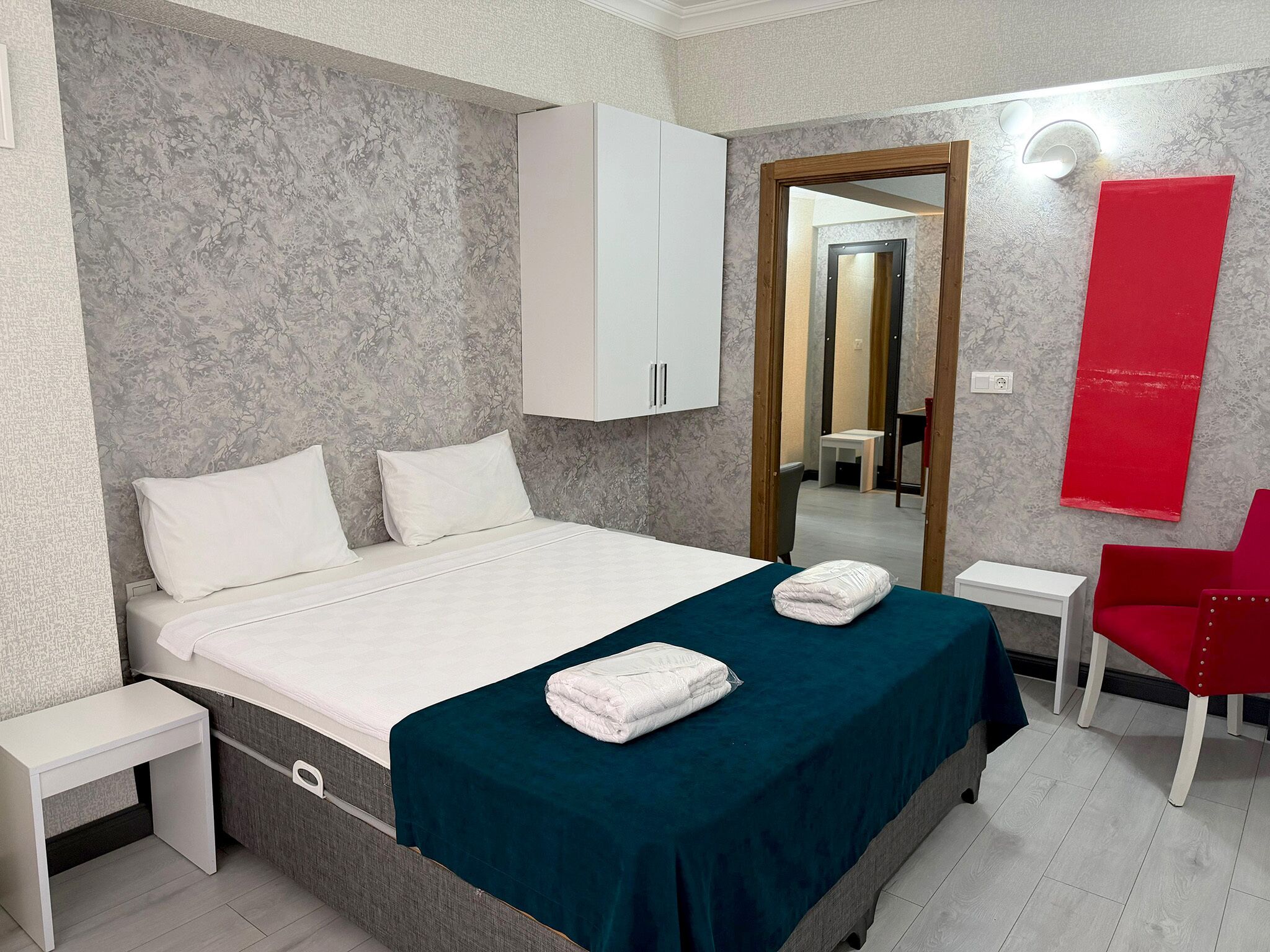 Suite | Minibar, in-room safe, individually decorated, individually furnished