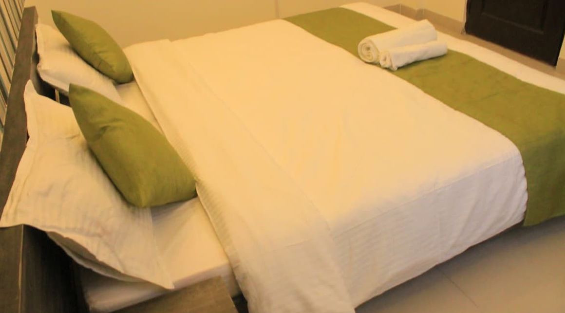 1 室のベッドルーム、ミニバー、デスク、防音設備