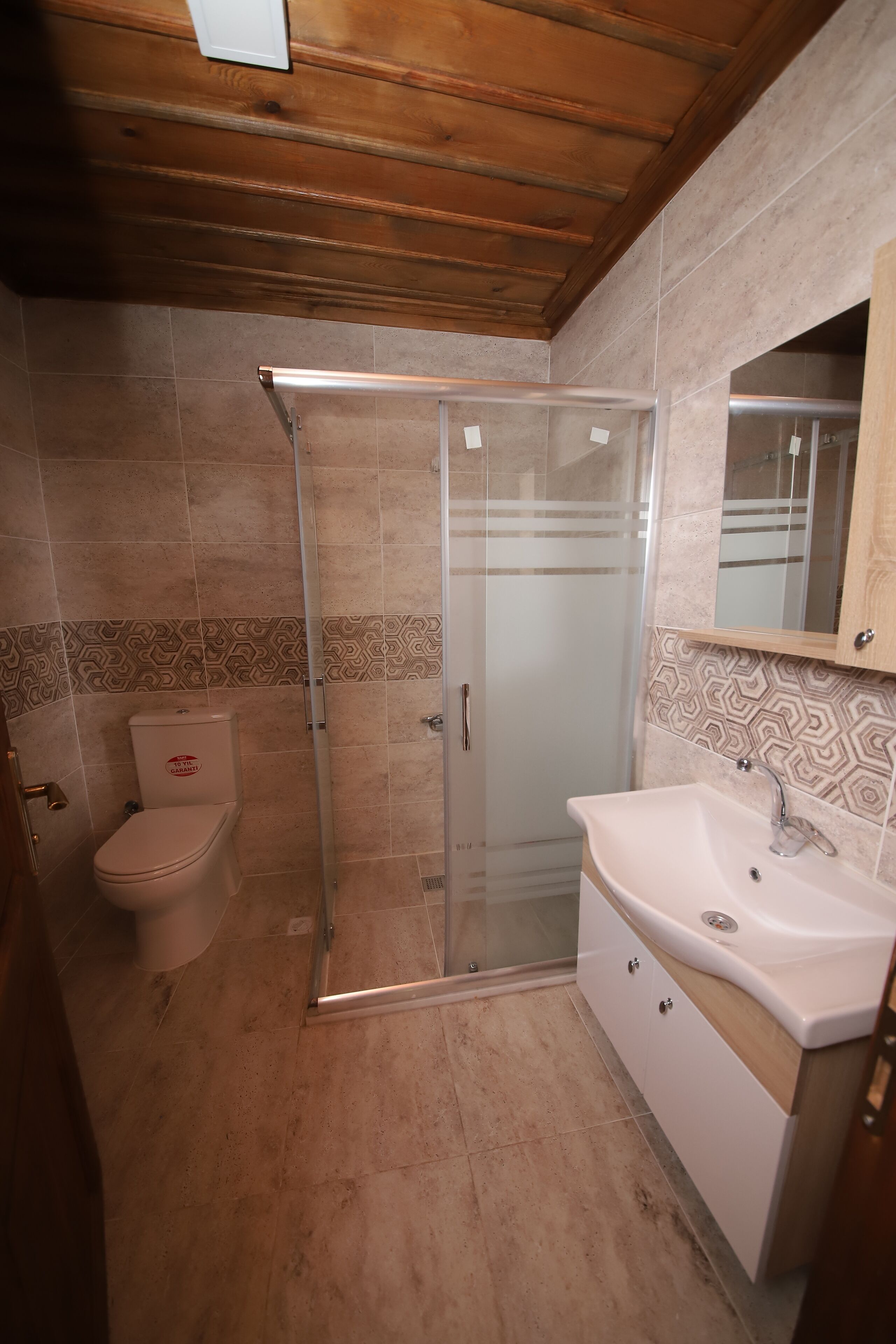 superior room | bathroom | shower, free toiletries, hair dryer, towels