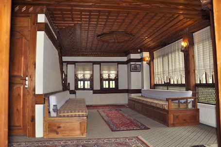 82-cm LED TV with satellite channels, TV