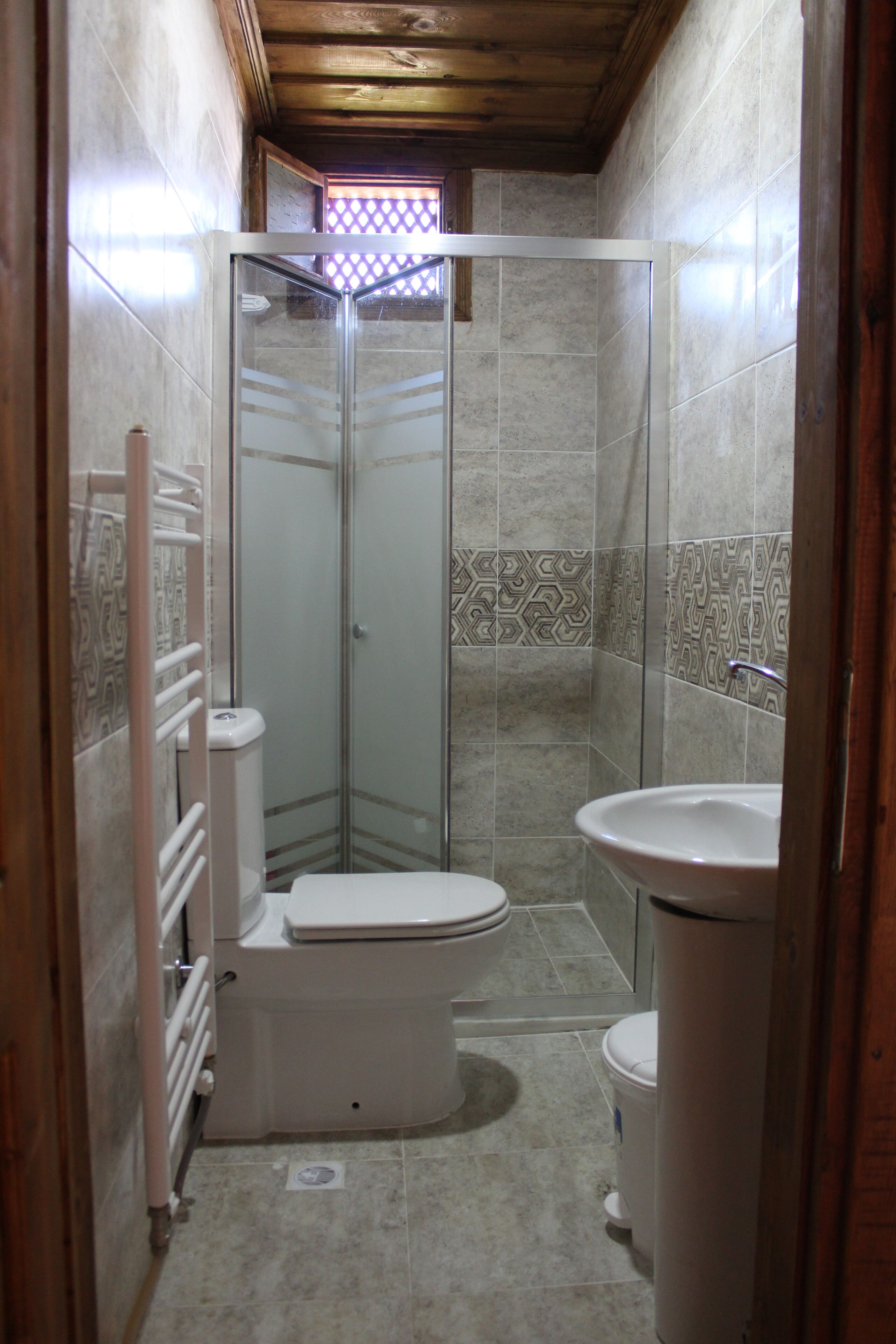 superior room | bathroom | shower, free toiletries, hair dryer, towels