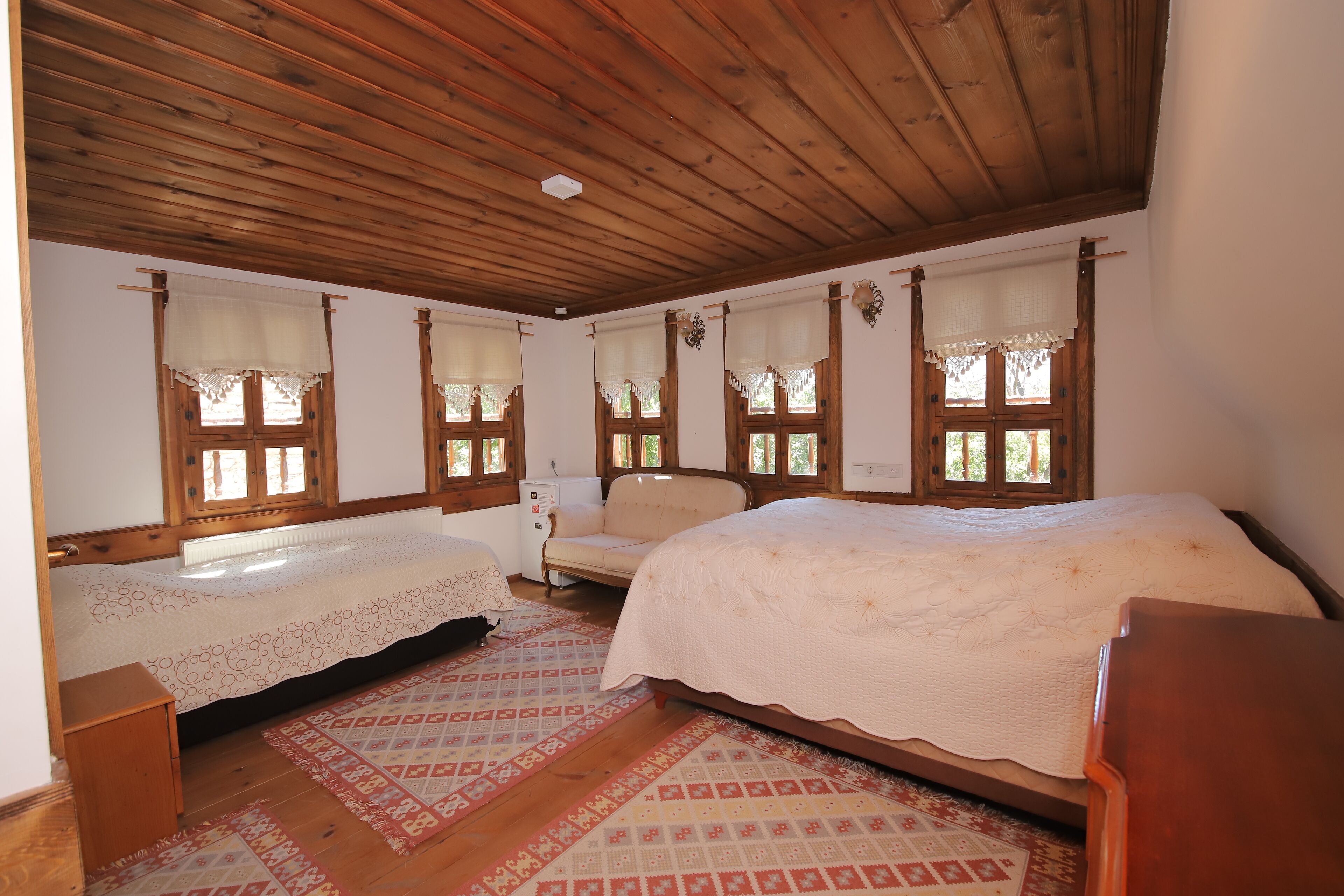 superior room | 1 bedroom, desk, iron/ironing board, free wifi