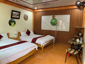 Minibar, escritorio, cortinas blackout y sistema de insonorización