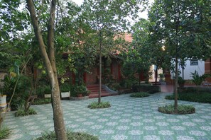 Deluxe Double Room, 1 Queen Bed, Private Bathroom, Courtyard Area