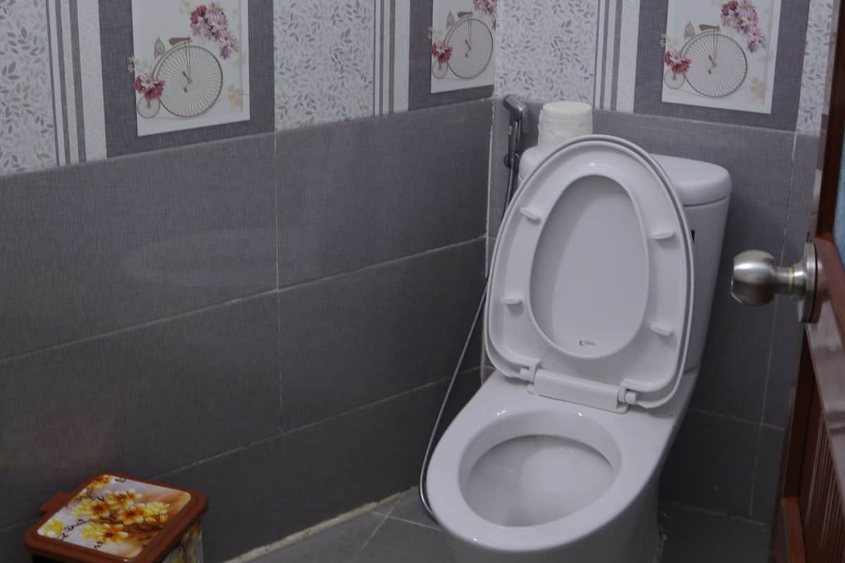 Chambre Deluxe double, 1 grand lit, salle de bain privée, côté cour intérieure | Commodité de la chambre