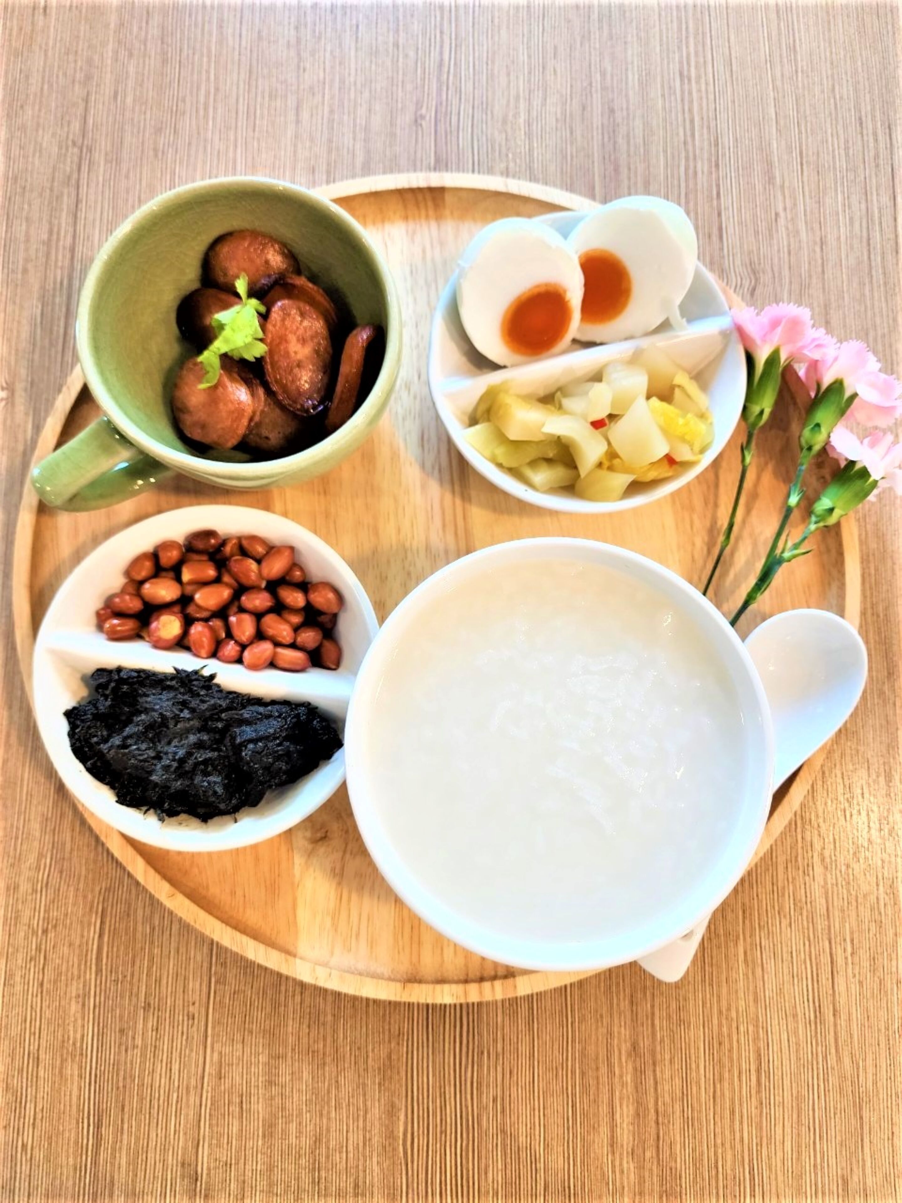 daily cooked-to-order breakfast (thb 300 per person)