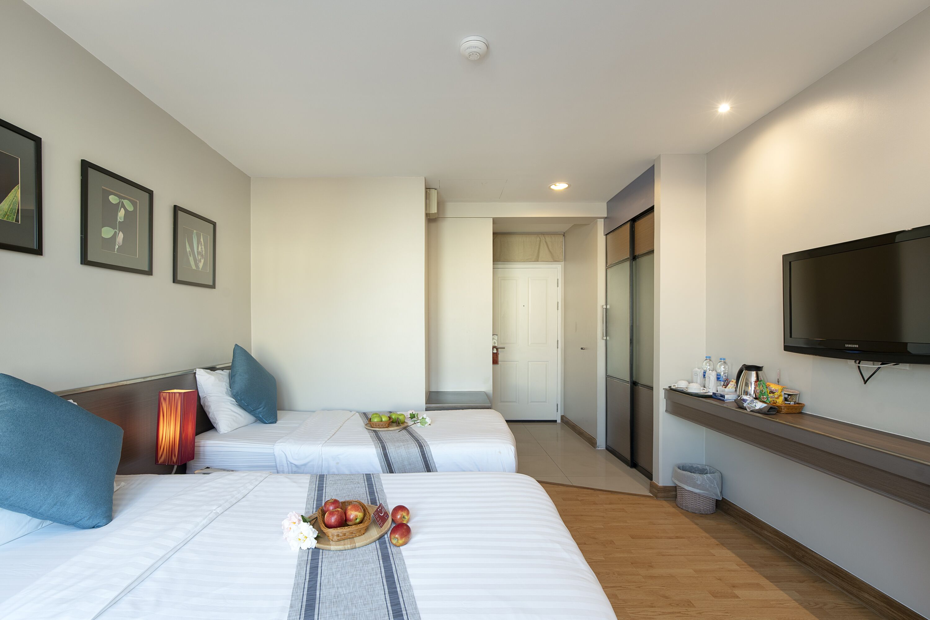 superior twin room | 1 bedroom, in-room safe, desk, free wifi