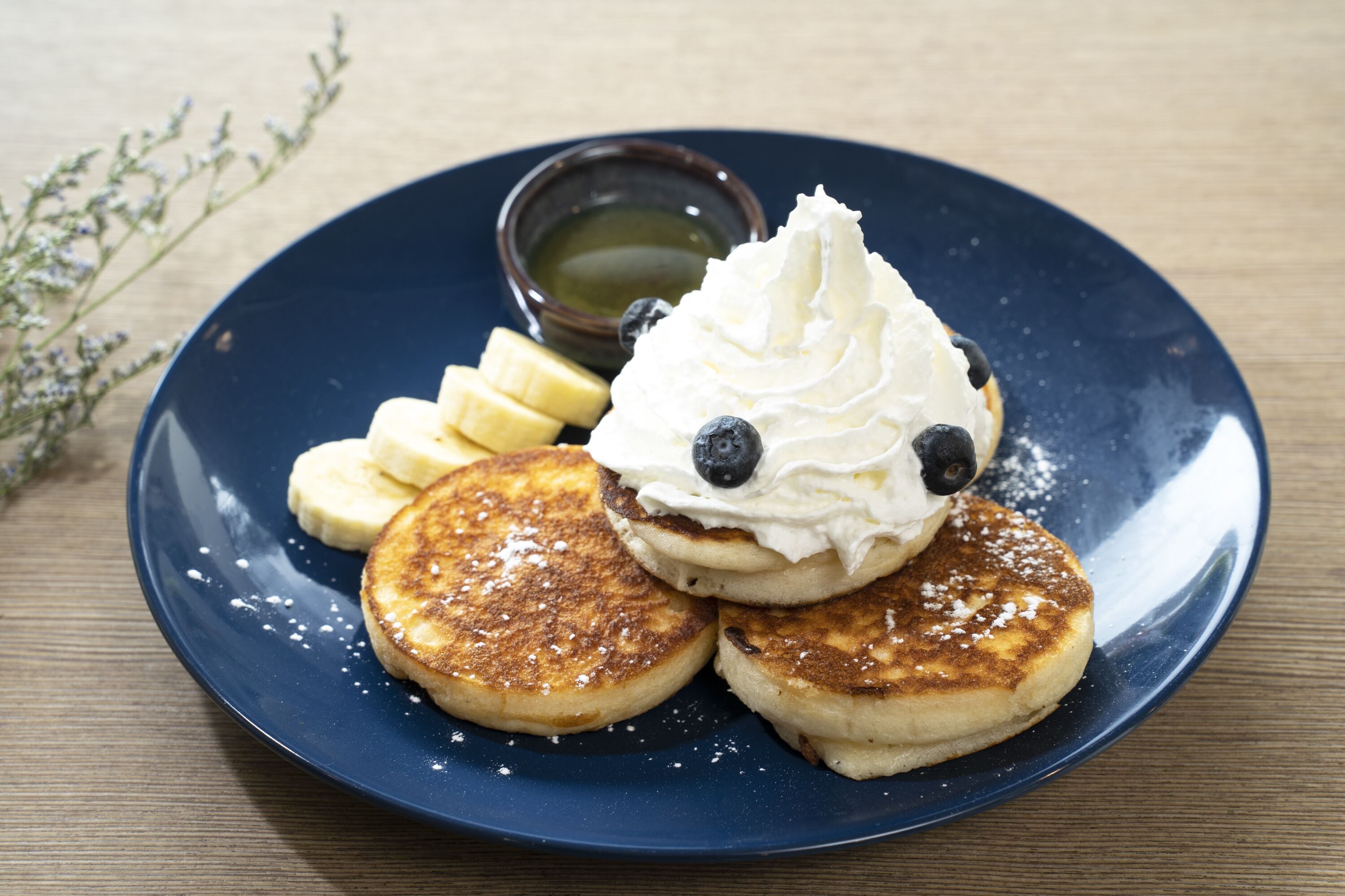 daily cooked-to-order breakfast (thb 300 per person)