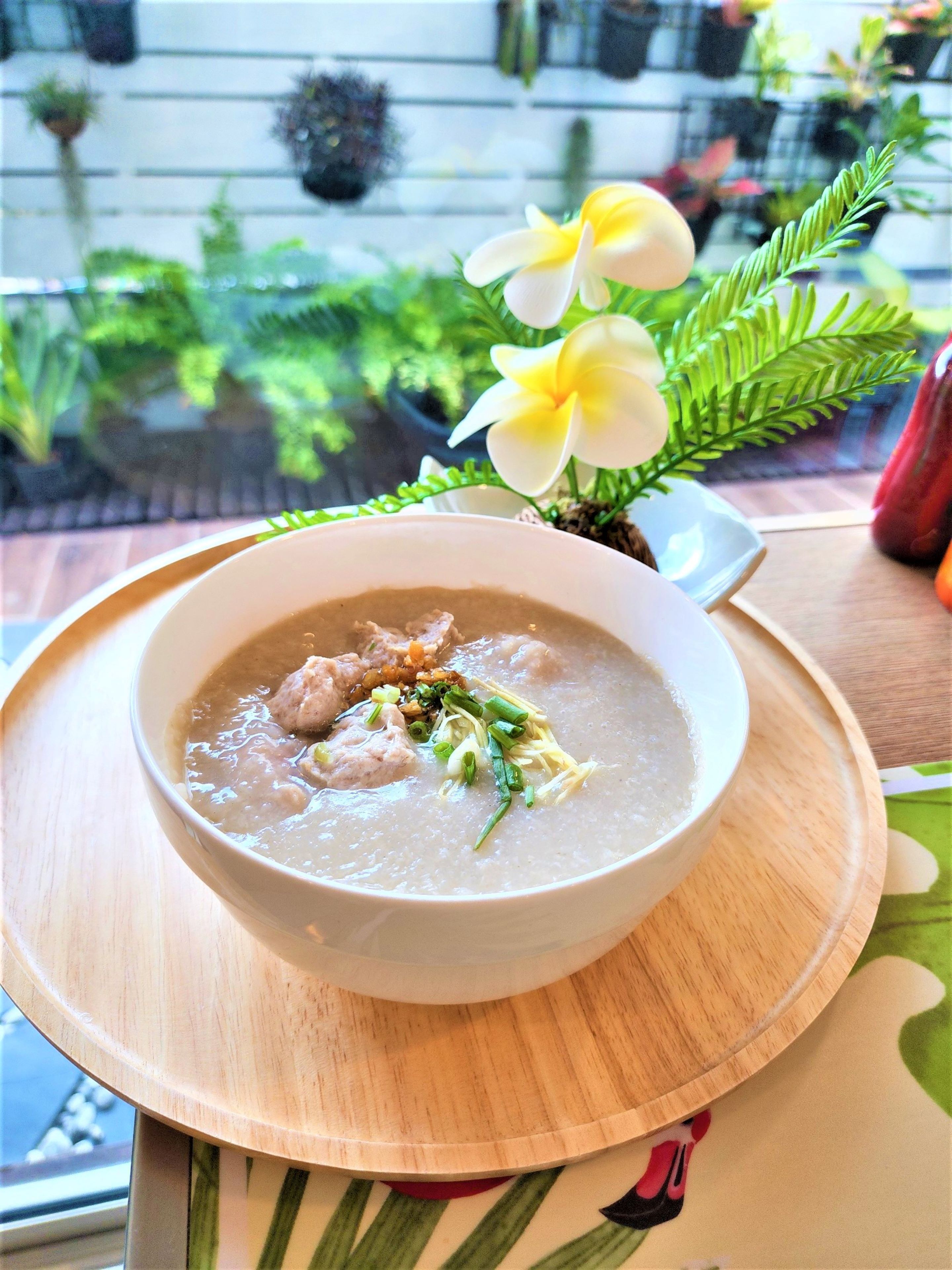 daily cooked-to-order breakfast (thb 300 per person)