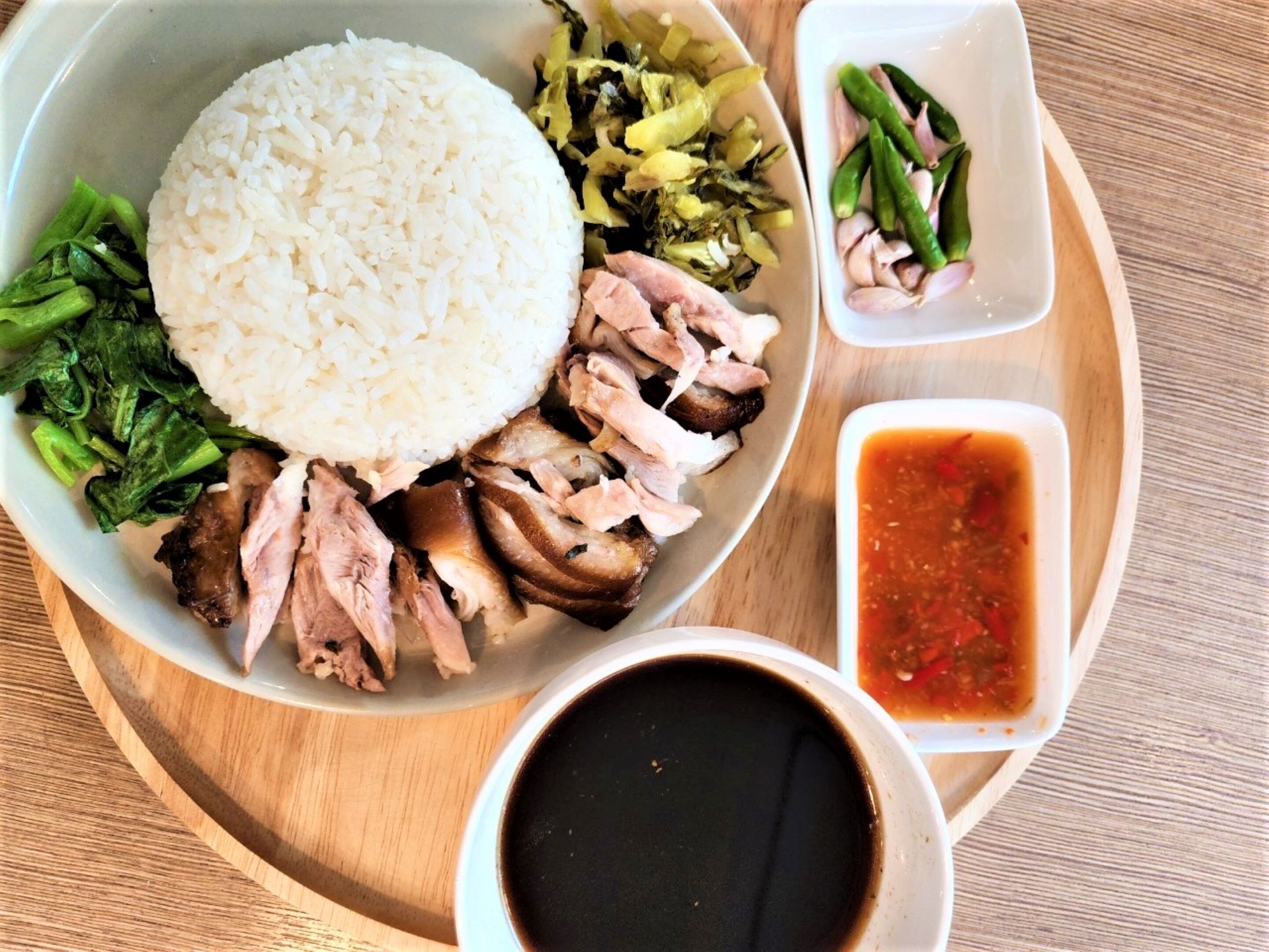 daily cooked-to-order breakfast (thb 300 per person)