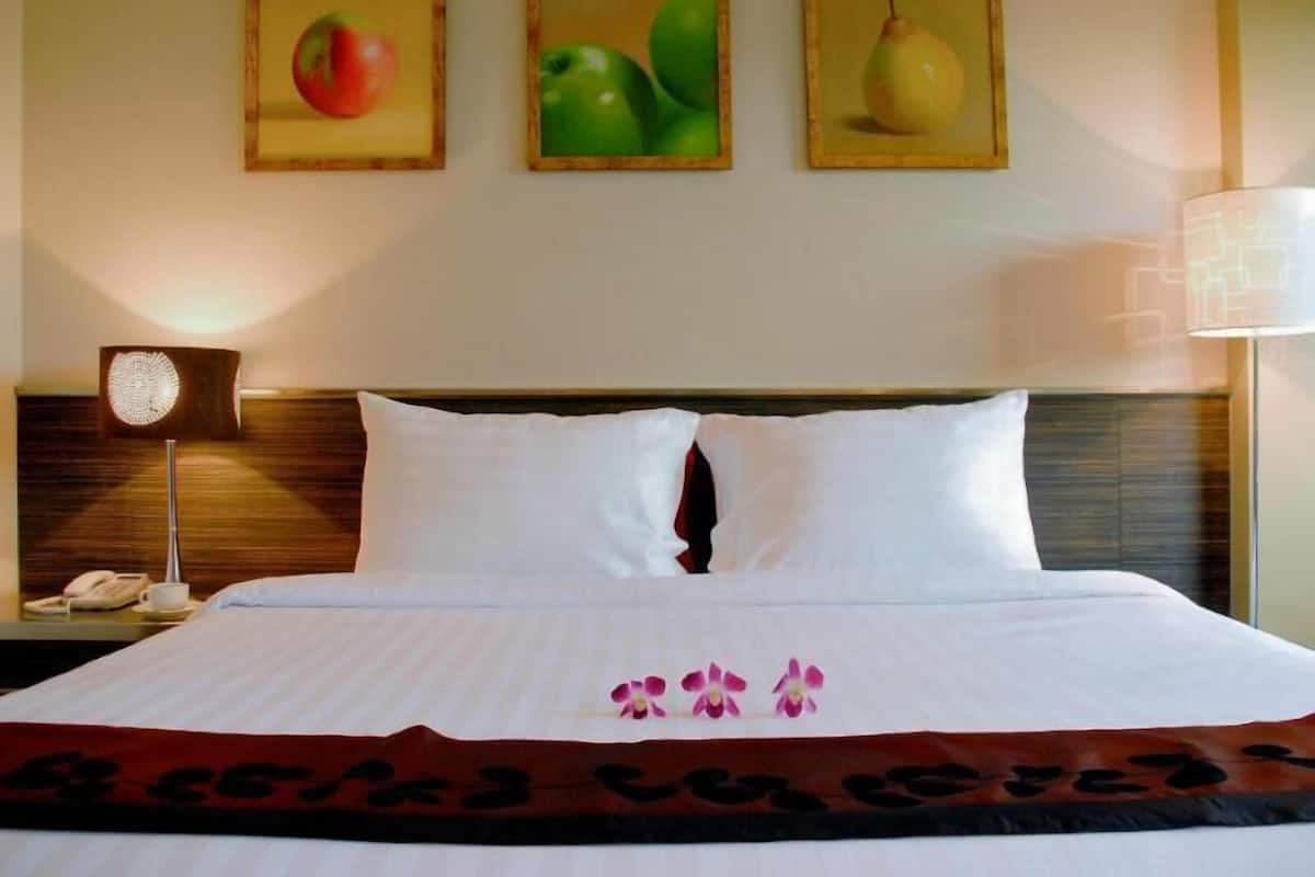 In-room safe, desk, free WiFi, bed sheets