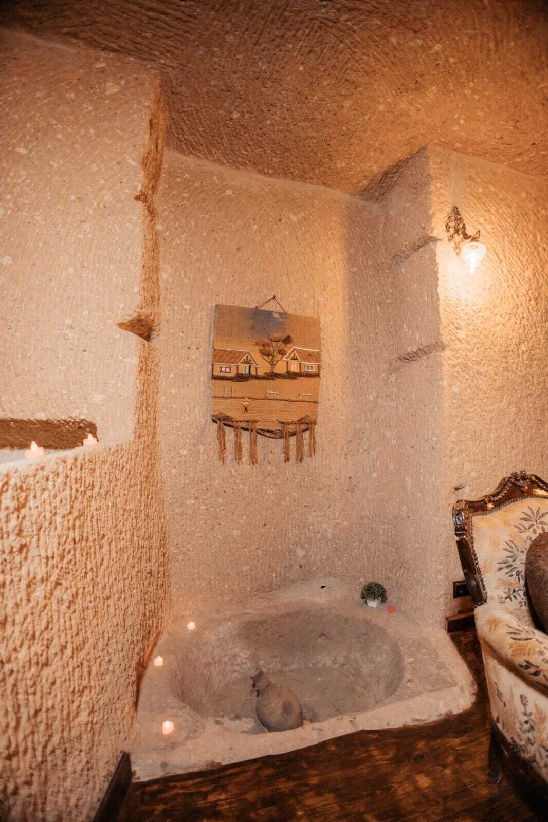 queen magara suite | in-room safe, desk, blackout curtains, soundproofing