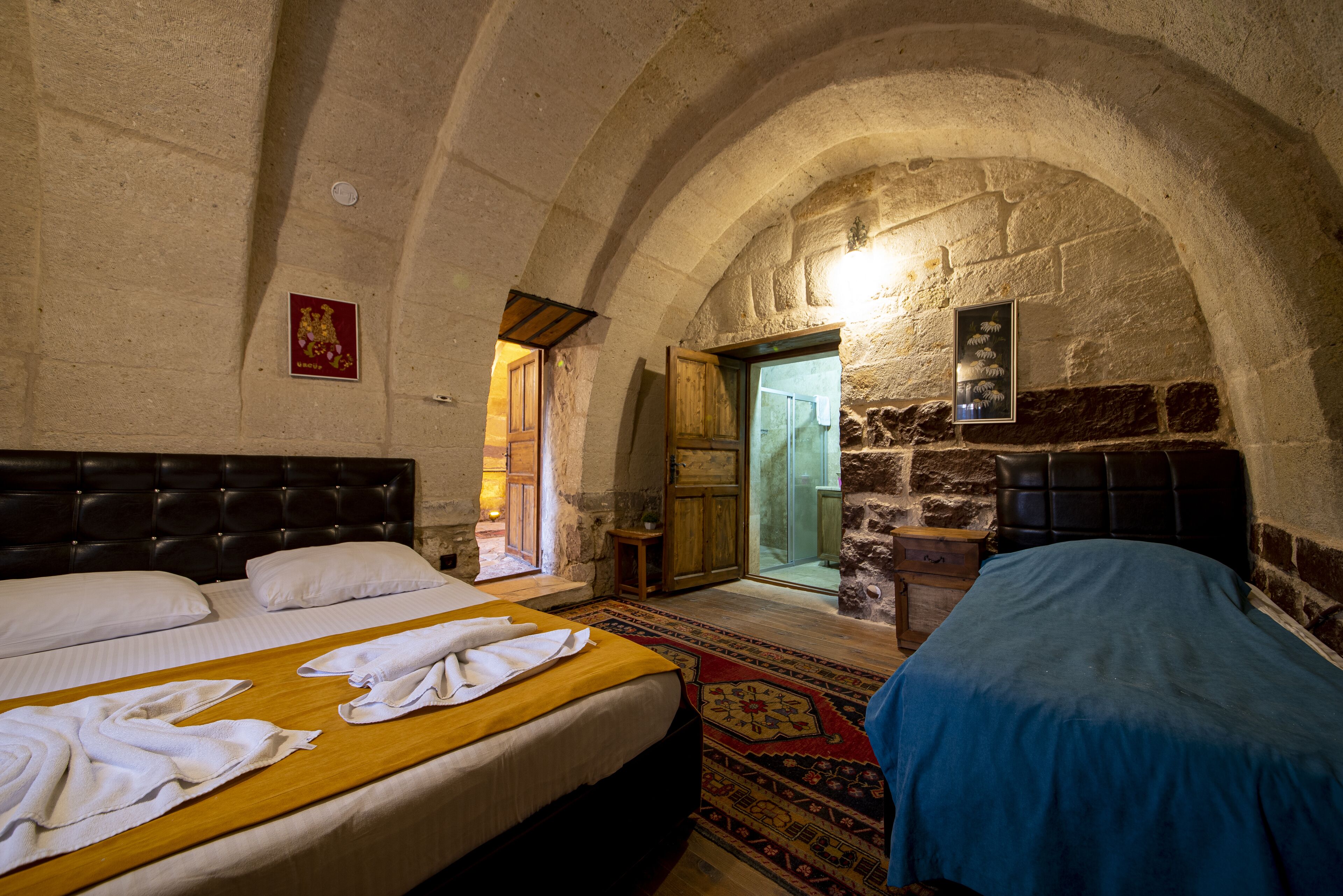 deluxe room | in-room safe, desk, blackout curtains, soundproofing