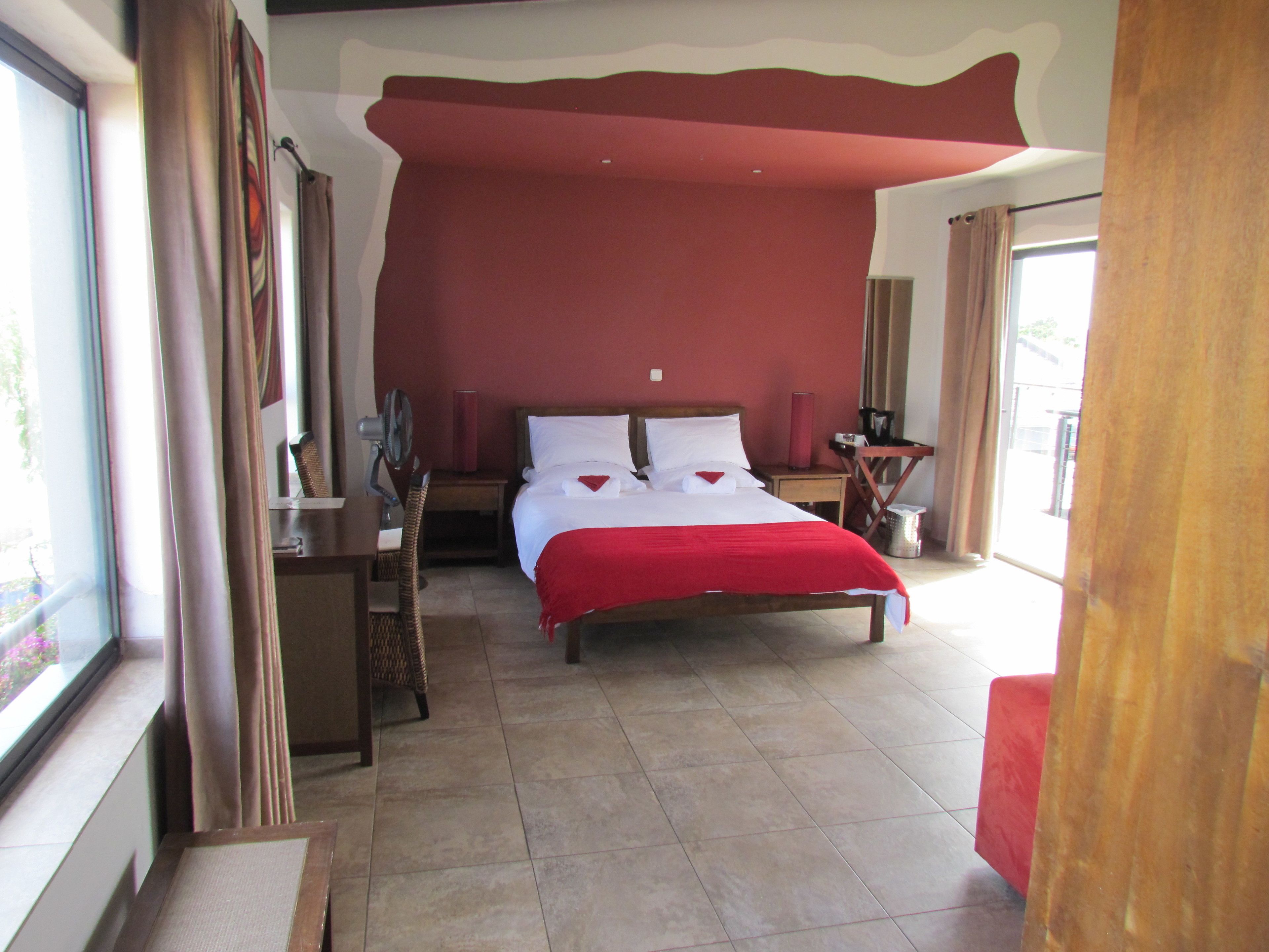 Balcony suites | Brankas dan seprai linen